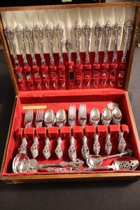 Vintage Oneida Community Plate Flatware Set in Wood Case