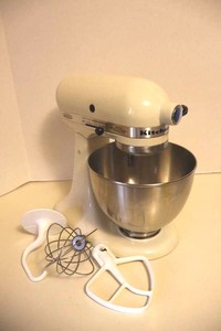 KitchenAid K45-SS Stand Mixer With Stainless Bowl & Attachments
