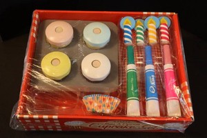 Melissa & Doug Wooden Bake & Decorate Cupcake Set