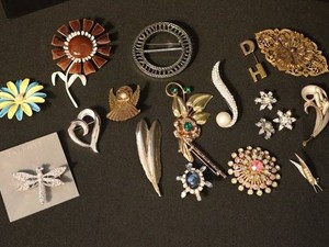 Vintage Costume Brooches Assortment