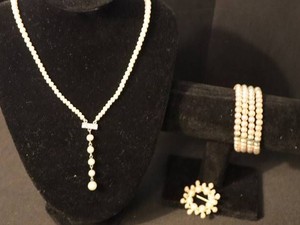Beaded Necklace, Bracelet & Brooch Mixed Lot