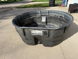 Rubbermaid 300 Gallon Stock Tank