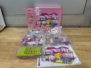 $40 Pink Girls Summer Villa Friends Building Set Compatible with Friends Construction Educational Toy for Kids Age 8-12 and Up 1018 PCS