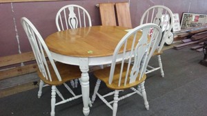 Kuolin Dining Table and Chairs with Extension Leaves