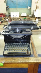 Vintage Smith-Corona 811 Typewriter