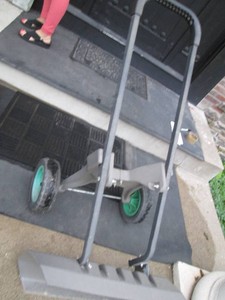 Wide push shovel on wheels