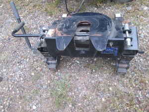 Pro Series 15000 pound 5th wheel hitch