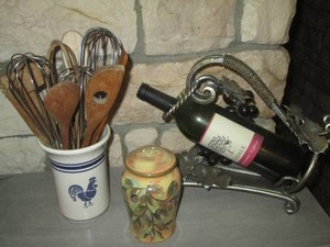 Kitchen utinseld and decor