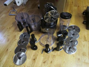 Food processor with accessories