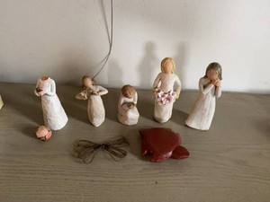 Group of Willow Tree Style Figurines Red Turtle Box & Decor
