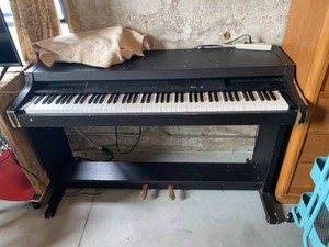 Yamaha Clavinova CLP-311 Digital Piano w Stand & Pedals Working