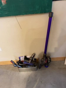 Dyson V8 Animal Cordless Stick Vacuum w Attachments Purple Gray