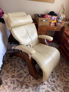 Human Touch Perfect Chair PC-600 Power Recliner Cream Leather Wood - Tested and works