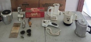 Assorted Vintage Kitchen Appliances & Universal Chopper Parts Lot