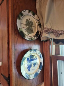 Set of 4 Decorative Grape Design Kitchen Wall Plates Ceramic