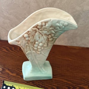 Vintage McCoy Art Pottery Fan Vase Grapes Blue Cream Ceramic