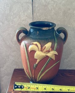 Roseville Zephyr Lily Art Pottery Double Handle Vase 134-8