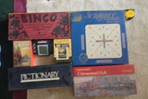 Lot of Assorted Vintage Board Games Puzzles & Electronic Monopoly