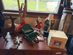 Mixed Christmas Decor Lot Santas Wooden Sleigh Reindeer Cottage Box