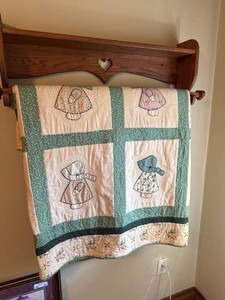 Handmade Sunbonnet Sue Applique Quilt Four Generation Family Provenance