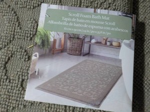 Scroll Foam Bath Mat 24 x 35.8