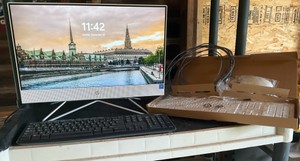 HP Flat Monitor and Keyboards