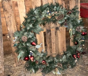 Wreath & Metal Star