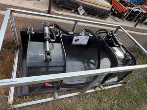 Unused 2026 Skid Steer Grapple Bucket Attachment