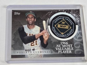 Roberto Clemente 2023 Topps NL MVP Commemorative Medallion - Pittsburgh Pirates Baseball Card