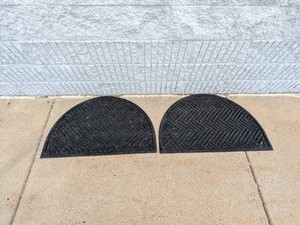 (2) FRONT ENTRY RUG BLACK