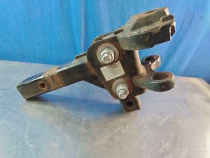 Heavy-duty weight distribution hitch head assembly.