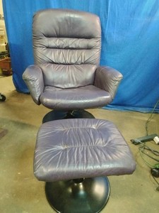 Vintage Purple ergonomic lounge chair and matching ottoman