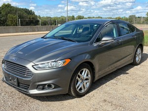 2013 Ford Fusion SE  2 Owner  No Accidents  (NO RESERVE)