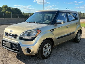 2012 Kia Soul  One Owner  Manual  No Accidents  (NO RESERVE)