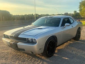 2009 Dodge Challenger SE | Clean Title | (NO RESERVE)