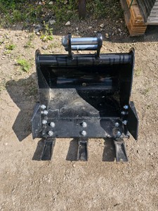2026 - Unused - 40CM TOOTHED BUCKET