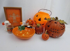 Halloween Decor - Mixed Seasonal Decorations with Pumpkins, Ghosts & Tabletop Pieces