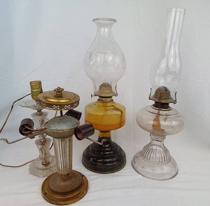 Oil Lamps & Table Lamps - Mixed 5pc Glass, Brass & Crystal Assortment