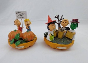 Halloween Figurines - Peanuts Its the Great Pumpkin Hawthorne Village (Lot of 2)