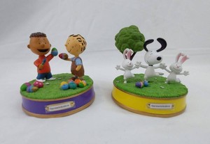 Easter Character Figurines - Peanuts Franklin, Linus & Snoopy (Lot of 2)