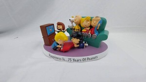 Peanuts Collectible Figurine Display - Happiness Is...75 Years Of Peanuts