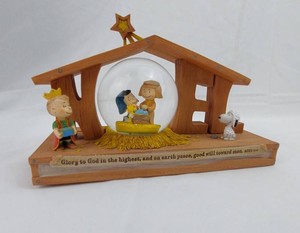 Peanuts Nativity Snow Globe - Hallmark 2017 Wooden Stable