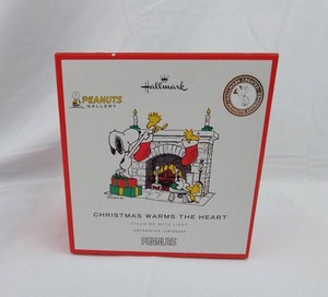 Lighted Christmas Figurine - Hallmark Peanuts Christmas Warms the Heart