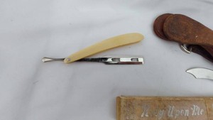 Straight Razors & Barber Shaving Tools - Vintage Assortment (Lot of 8)