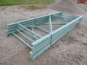 4 Pallet Racking 10 Uprights (Teardrop)