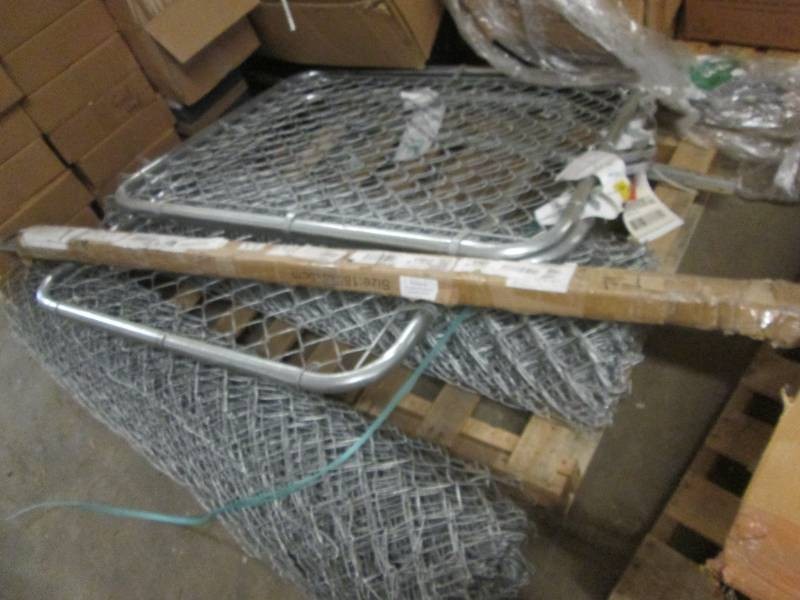 Chain link kennel kit with gate