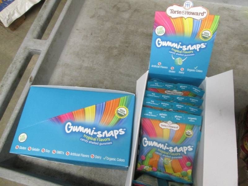 24 3 Oz gummi snaps jelly beans