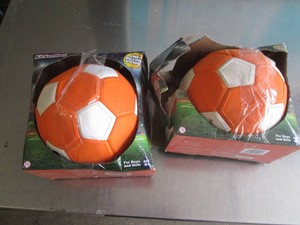 2 Kicker balls