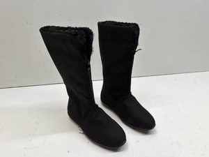 Womens black boots, size 6