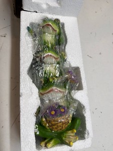 Solar Stacked Frogs